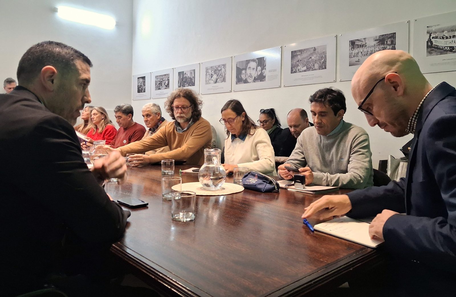 La misma reunión del martes 22, en la foto que difundió Agmer. La foto oficial es la de arriba.