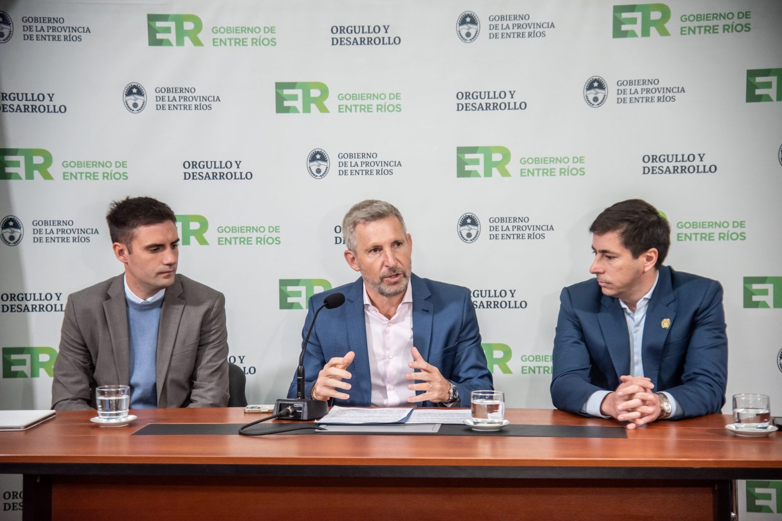 La conferencia de prensa del jueves 24 en la que se presentó el programa, en la foto oficial.