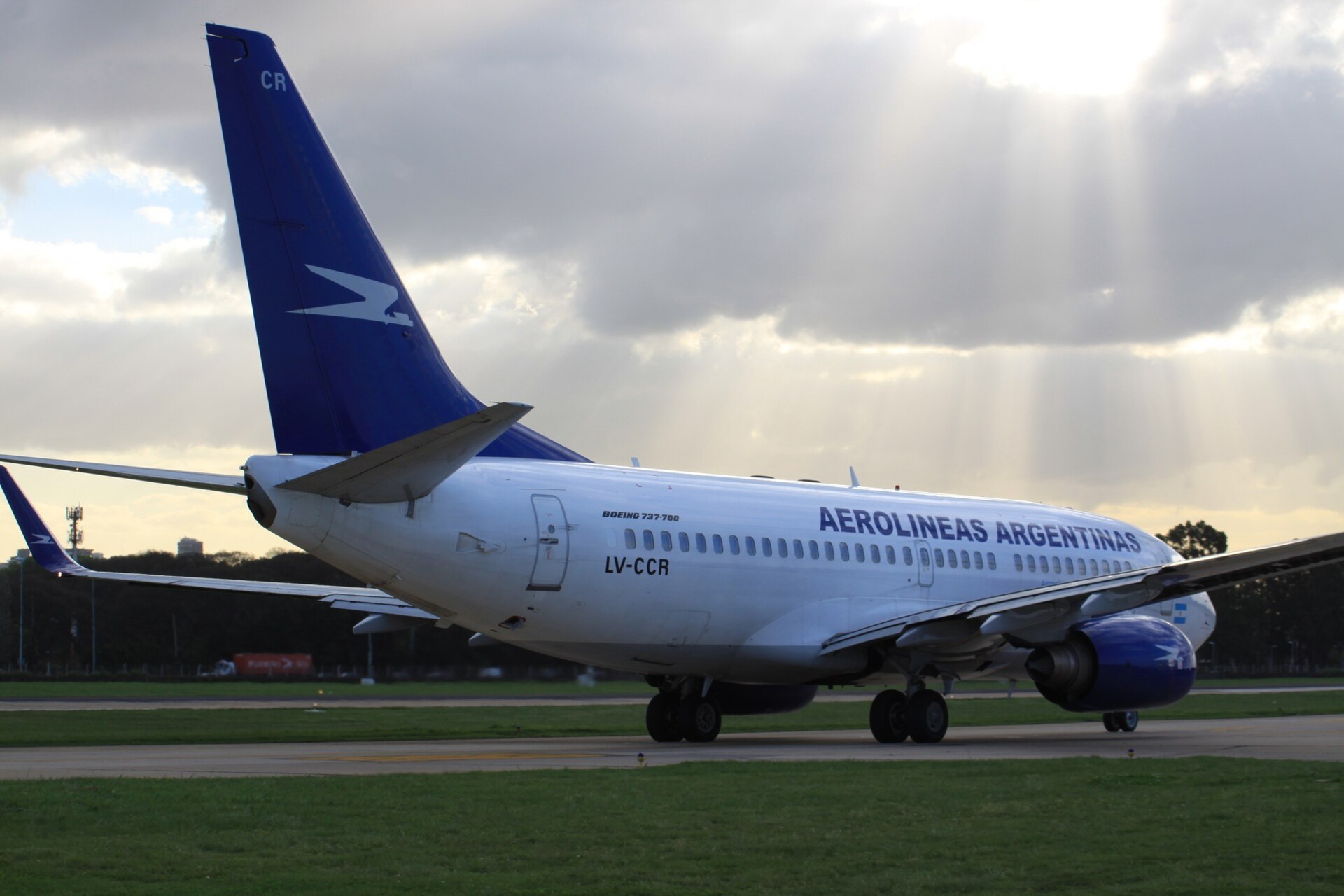 Un Boeing 737 de Aerolíneas Argentinas en Aeroparque (2012).