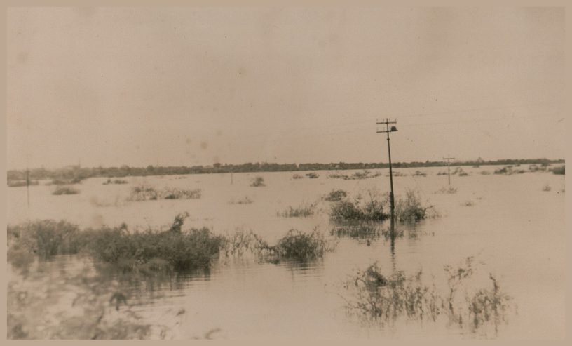 Una inundación en Concordia, en una foto de archivo tomada entre 1910 y 1960: las crecidas del río Uruguay son parte de la historia de la provincia.