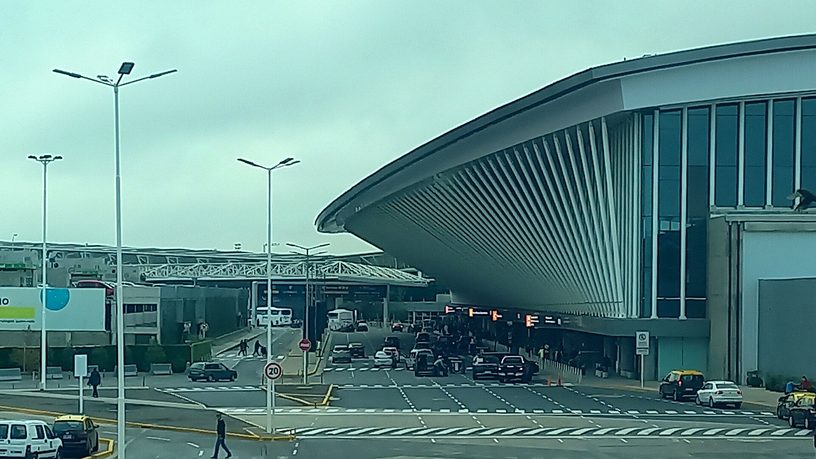 El aeropuerto de Ezeiza, donde deben hacerse las obras de la inversión adicional; en la foto, su Terminal B (2024).