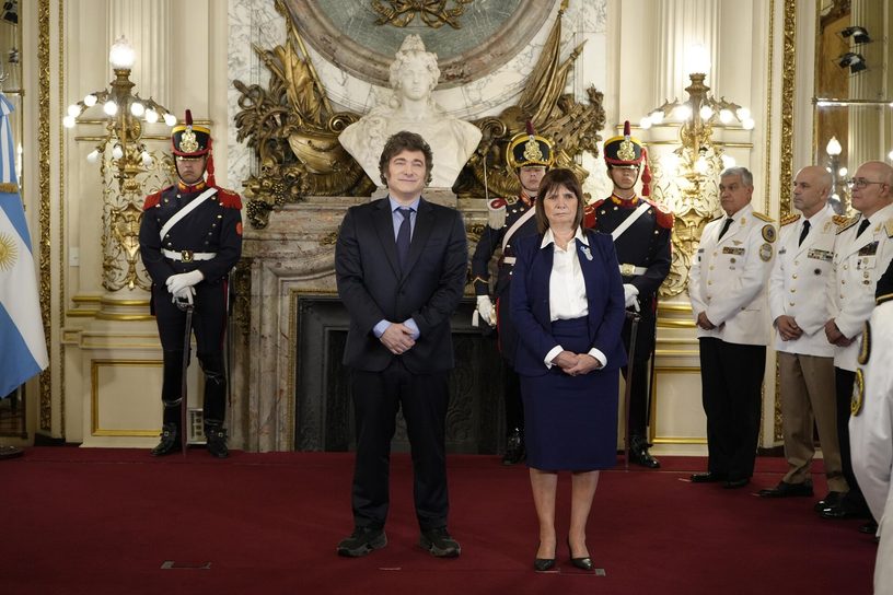 Javier Milei y Patricia Bullrich, entonces ministra de Seguridad, en el Salón Blanco de la Casa Rosada, en noviembre de 2024.