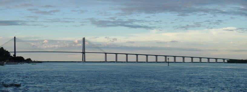 El puente Rosario-Victoria, sobre el río Paraná, que une Rosario (Santa Fe) con Victoria (Entre Ríos).
