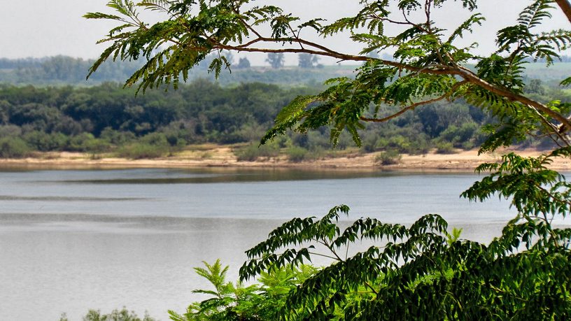 El río Uruguay desde la costa de Puerto Yeruá, en el departamento Concordia, en 2012.