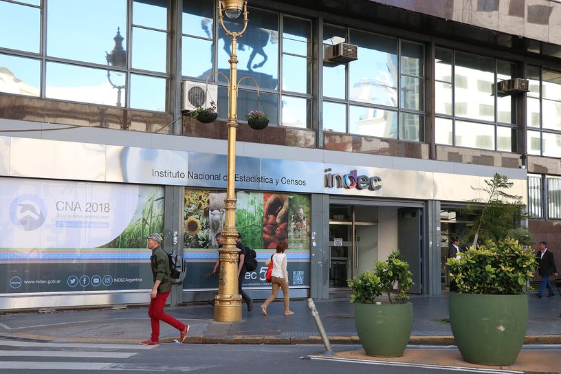 Fachada del Instituto Nacional de Estadística y Censos (INDEC), en la avenida Julio A. Roca 609, en la ciudad de Buenos Aires