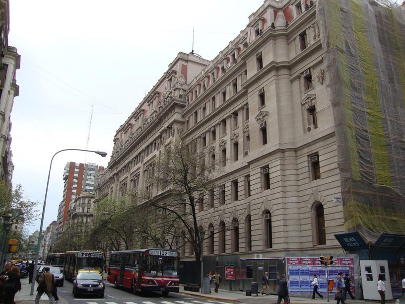 Fachada del Palacio de Justicia de la Nación, sede de la Corte Suprema, sobre la calle Uruguay, en Buenos Aires