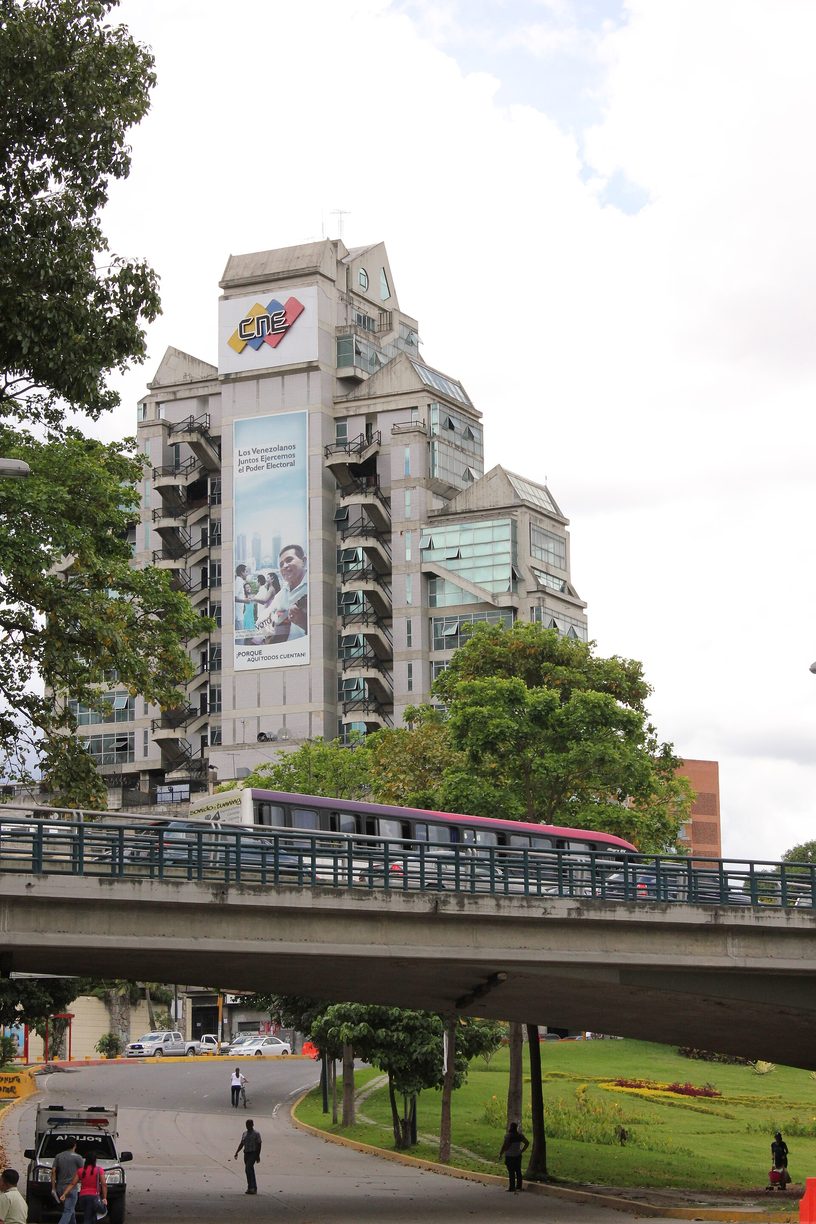 Edificio del Consejo Nacional Electoral de Venezuela, en Plaza Venezuela, Caracas.