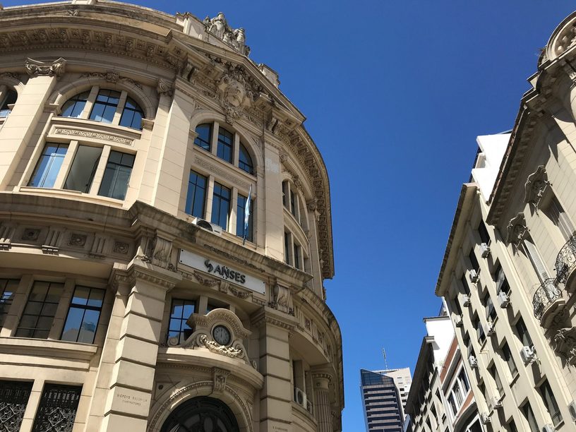 Edificio de la sede central de la ANSES, en Buenos Aires
